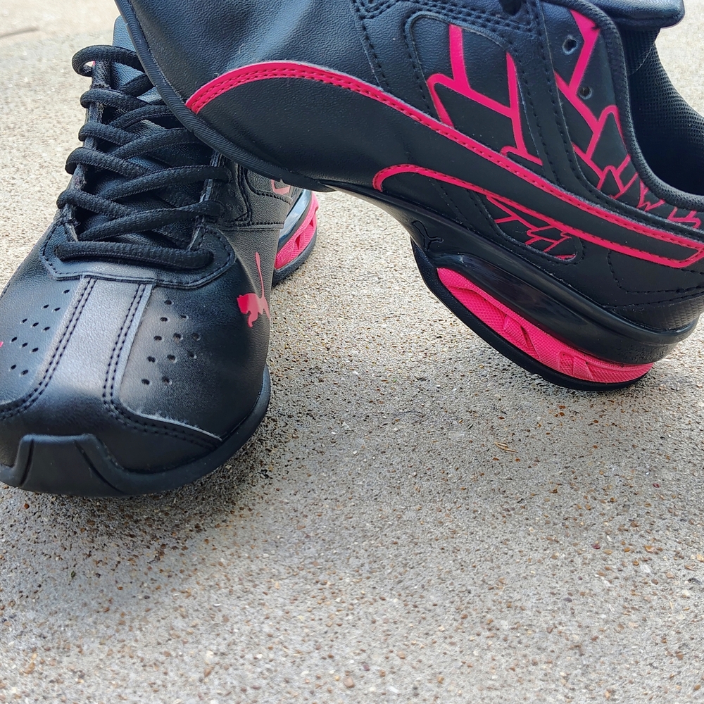 Women's PUMA, Black/Pink Athletic Shoes, Sz 6.5